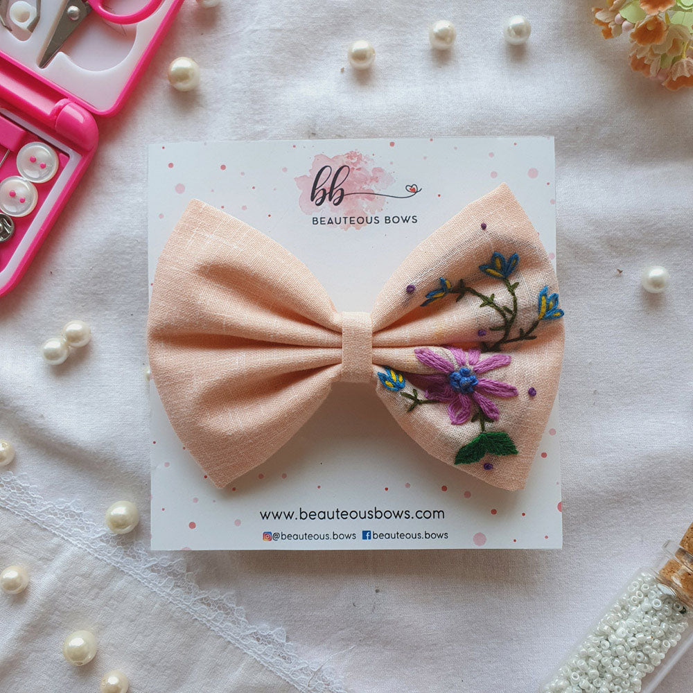 Embroidered hair bow 